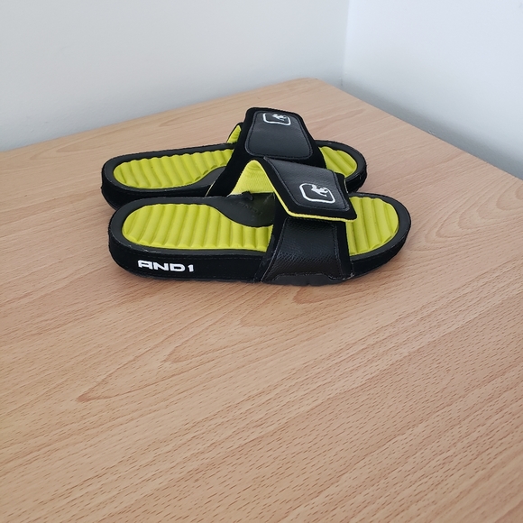 AND 1 SLIPPER kids size 1.5 - Picture 4 of 7